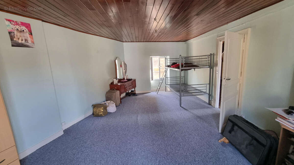 Maison 112 m² à Javerlhac-Et-La-Chapelle-Saint-Robert  - photo 4