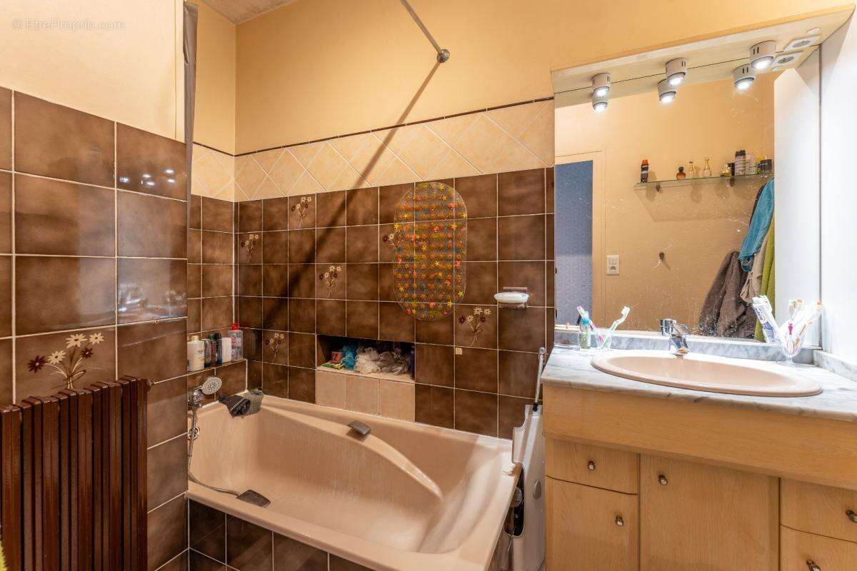 Maison à SAINT-JEAN-D&#039;ANGELY