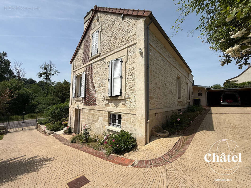 Maison de maître - 4 ch - S/s total - Jardin constructible - photo 3