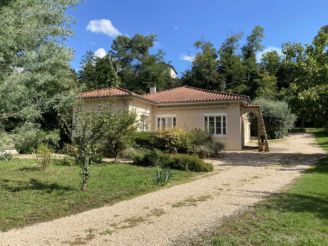 CIVRIEUX D'AZERGUES   Spacieuse Maison de plain-pied entièrement rénovée - photo 2