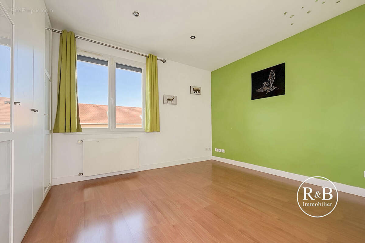 Maison à LES CLAYES-SOUS-BOIS