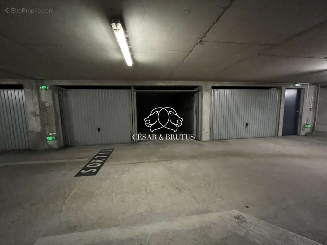 Parking 12 m² à Lyon-4e  - photo 2