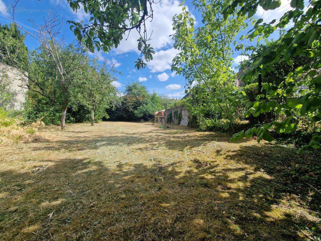 Maison d’environ 100 m², édifiée sur une parcelle de 607 m² et dotée d’un sous-sol total - photo 4