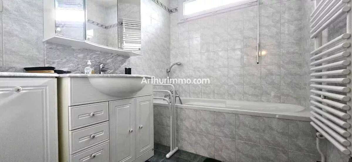 Appartement à SAINT-MAUR-DES-FOSSES