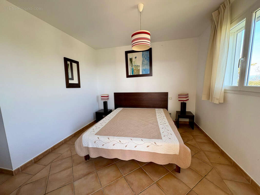 Maison à ROQUEBRUNE-SUR-ARGENS