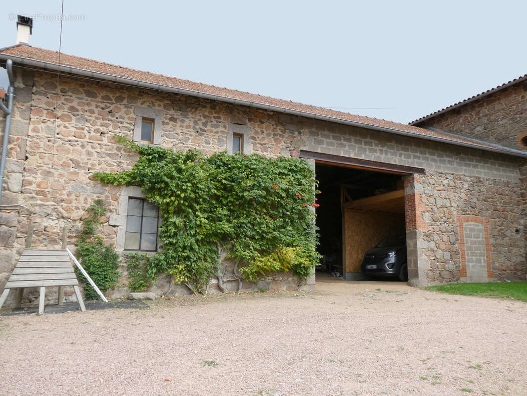 Maison à SAINT-LAURENT-DE-CHAMOUSSET