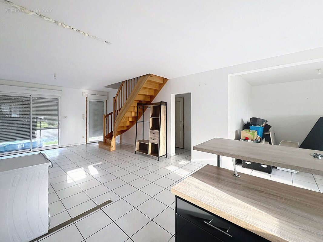 Maison à AMBILLOU-CHATEAU