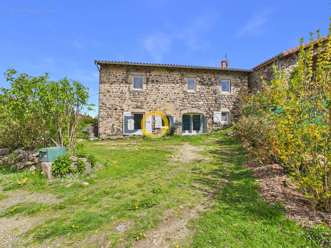 Maison à SAINT-PIERRE-DU-CHAMP