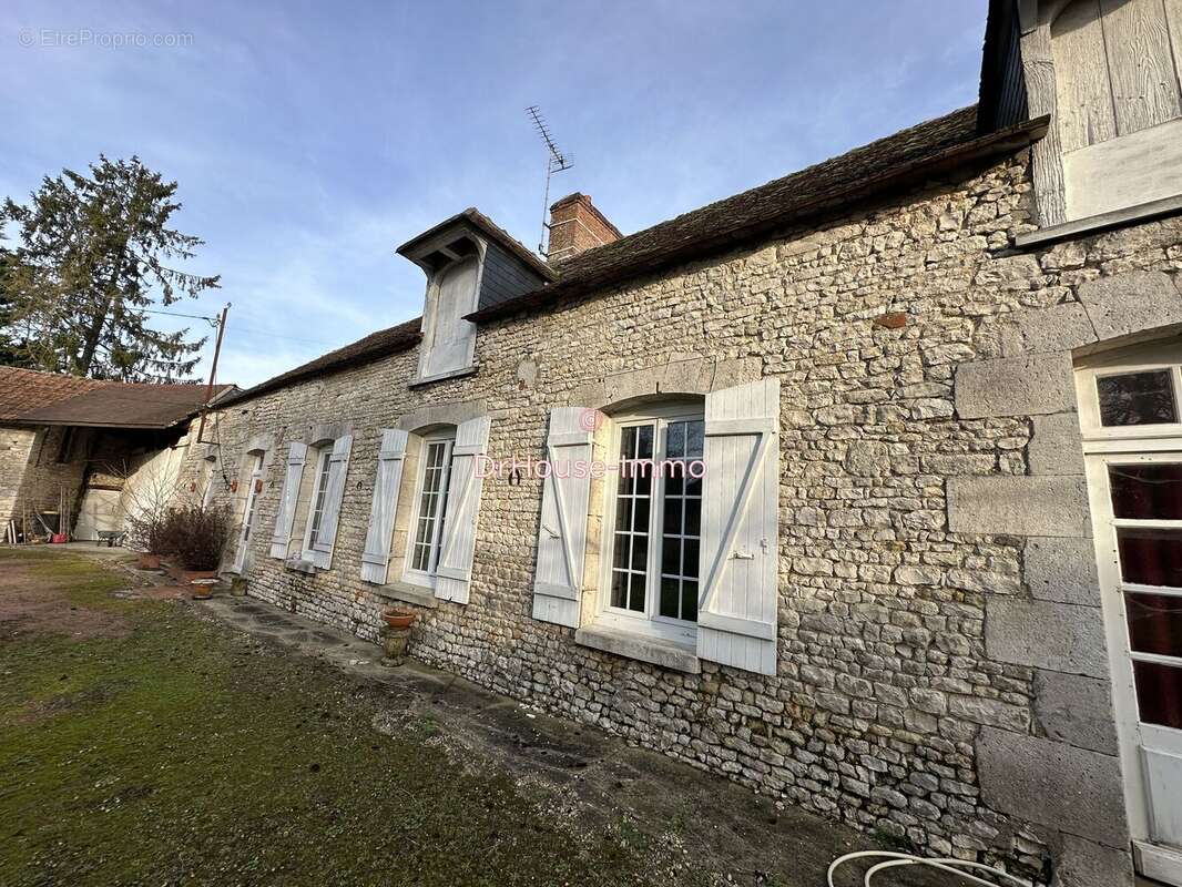 Maison 156 m² à Corbeilles  - photo 9