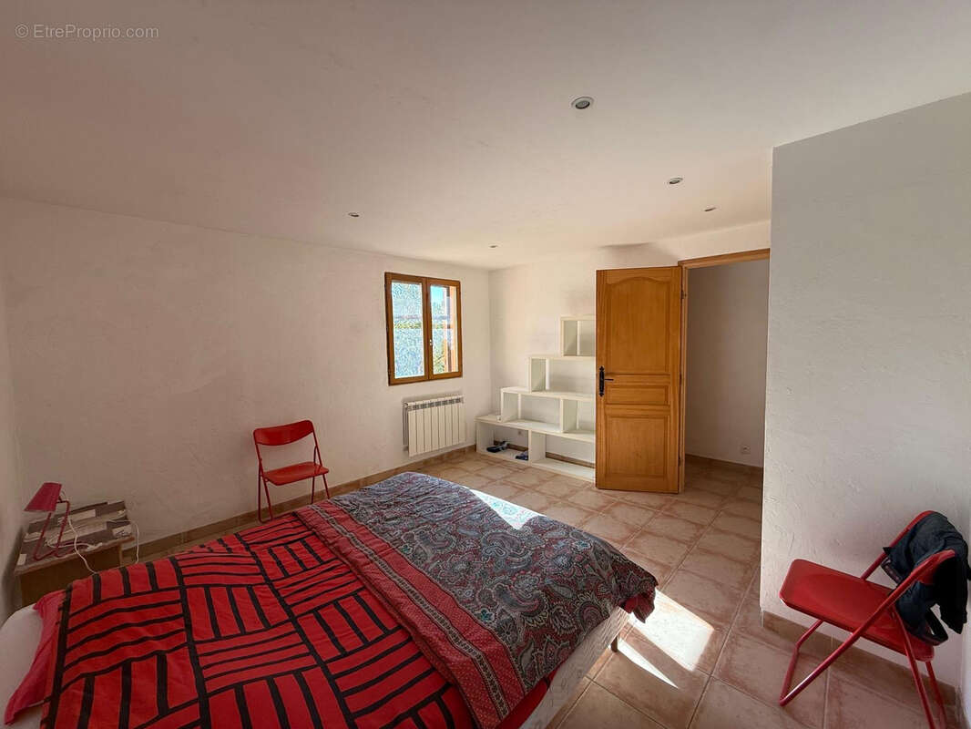 Maison à LES ISSAMBRES