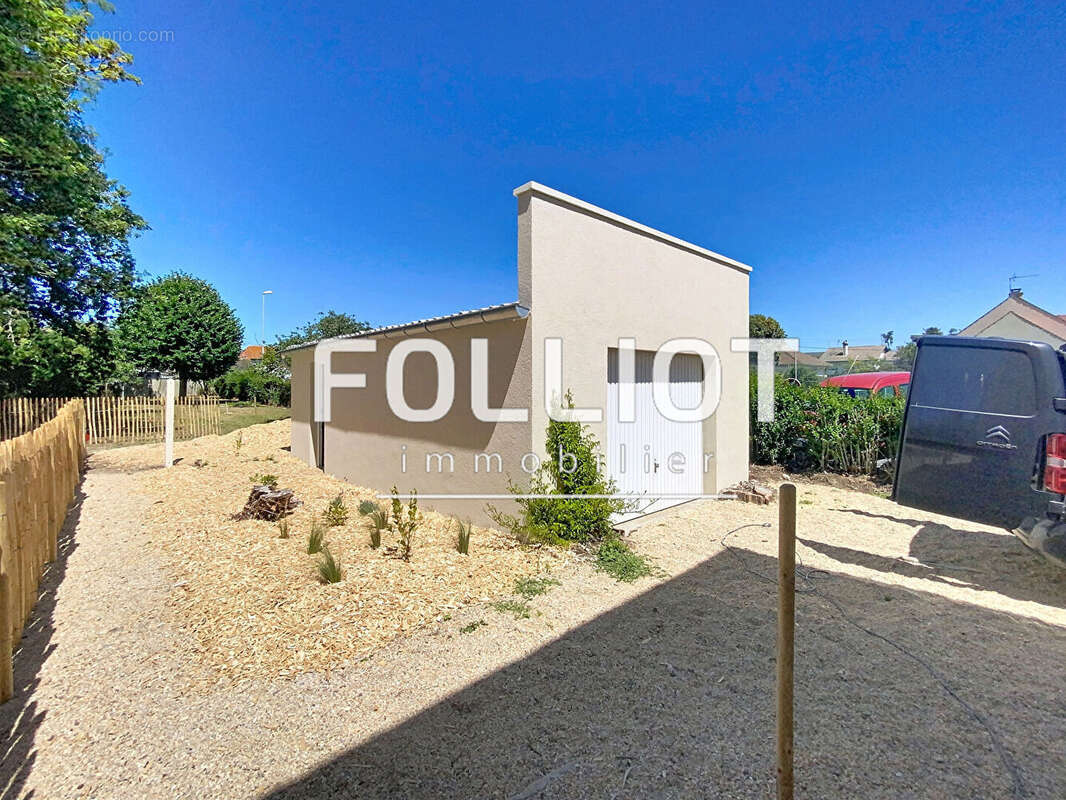 A VENDRE COURSEULLES SUR MER, APPARTEMENT 4 pièces , 3 chambres, 300 mètres de la mer - photo 3