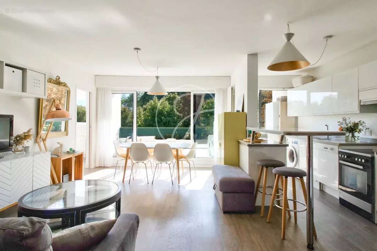 Appartement à LE MESNIL-LE-ROI