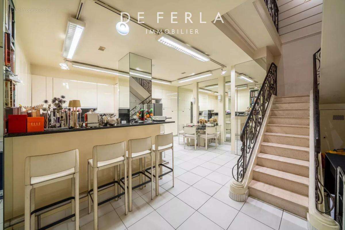 Appartement à PARIS-1E