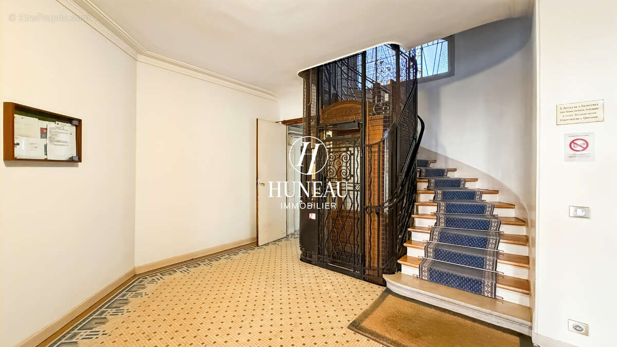 Appartement avec de beaux volumes, beaucoup de potentiel et une chambre de service - photo 13