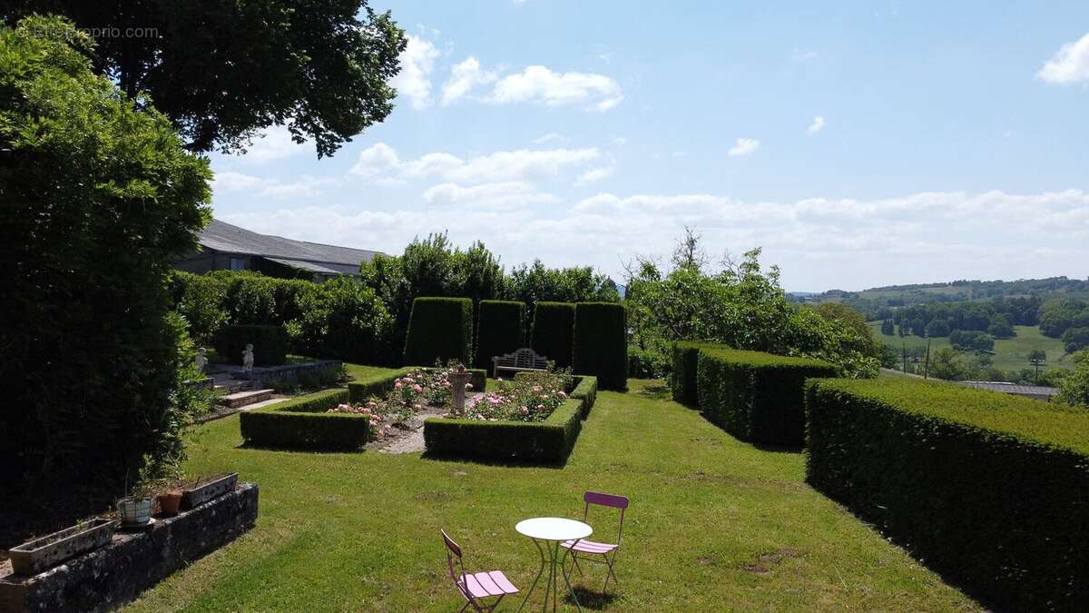 Maison à BRIGNAC-LA-PLAINE