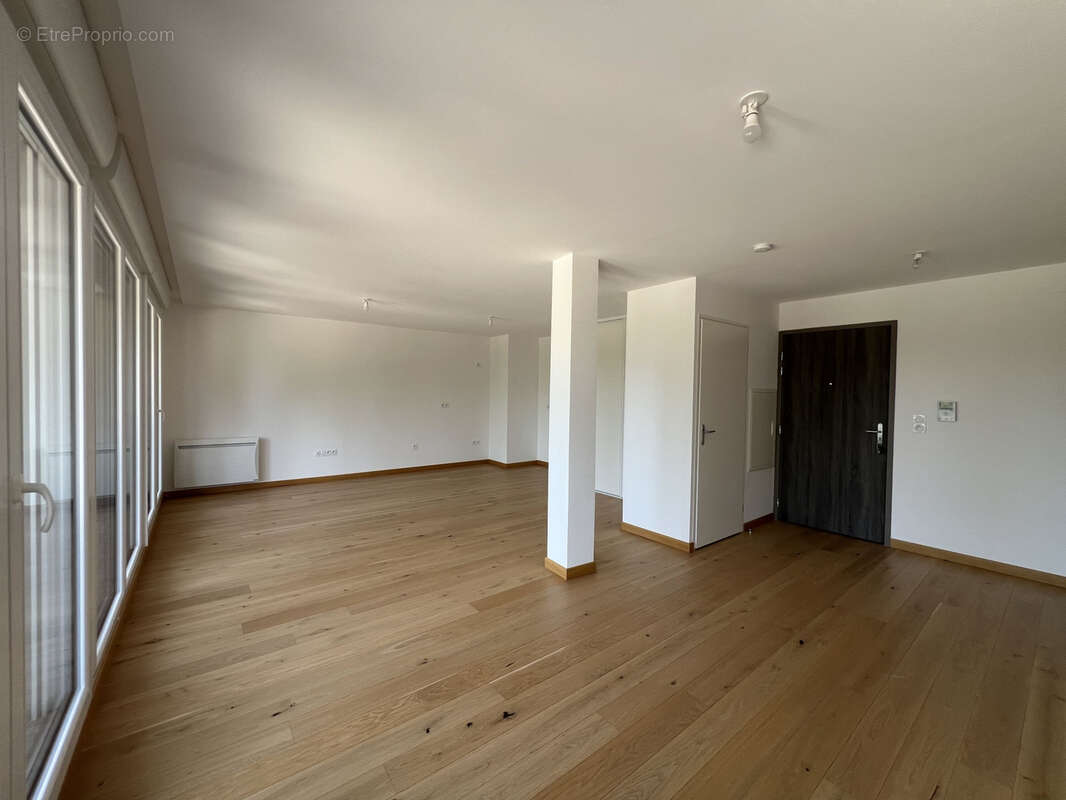 À deux pas du Boulingrin   T3 de 74 m2 avec loggia au sein de la résidence 1787 - photo 3