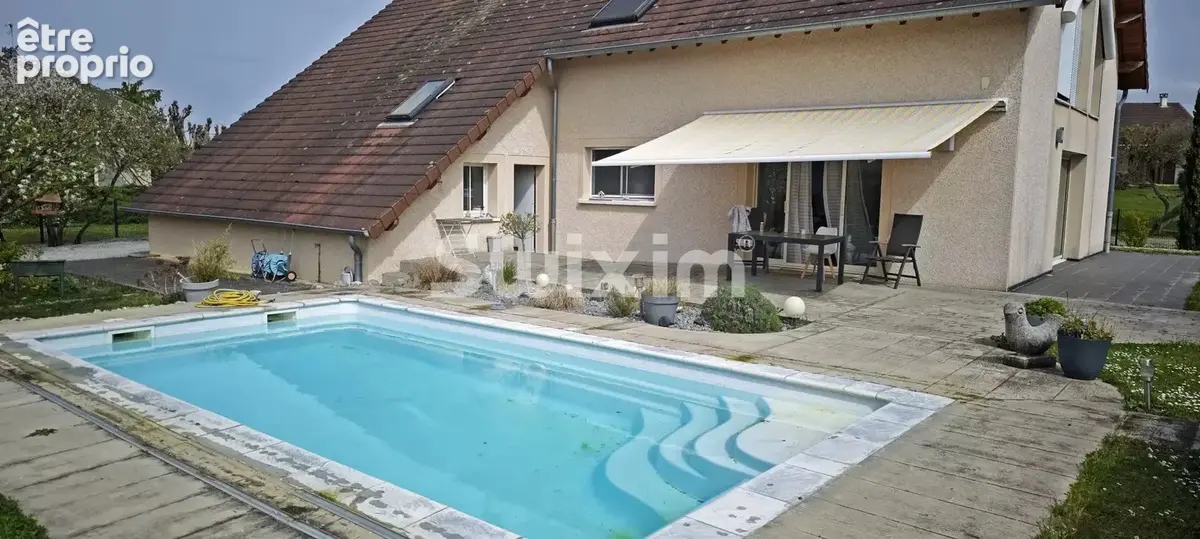 Construction traditionnelle avec piscine sécurisée et garages - photo 3