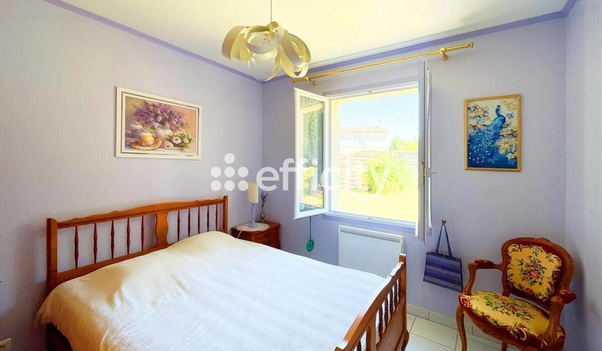 Maison à SAINT-LAURENT-DE-LA-PREE