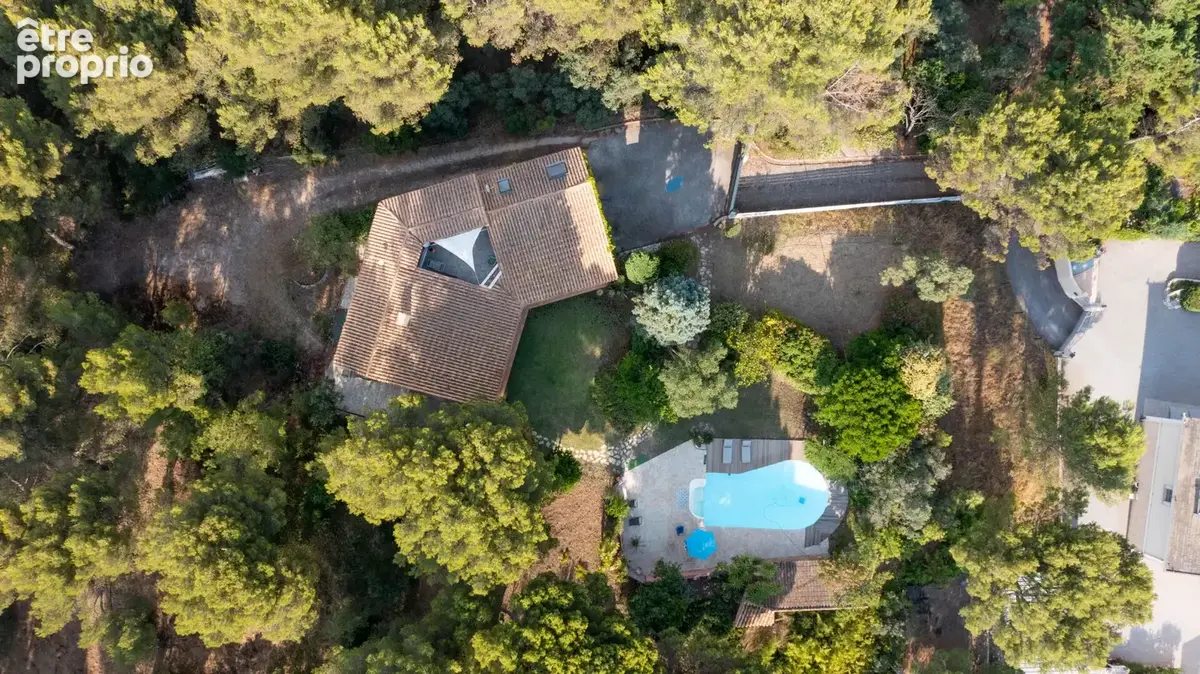 Maison d'architecte à Gignac-la-Nerthe , avec piscine et grand terrain - photo 2