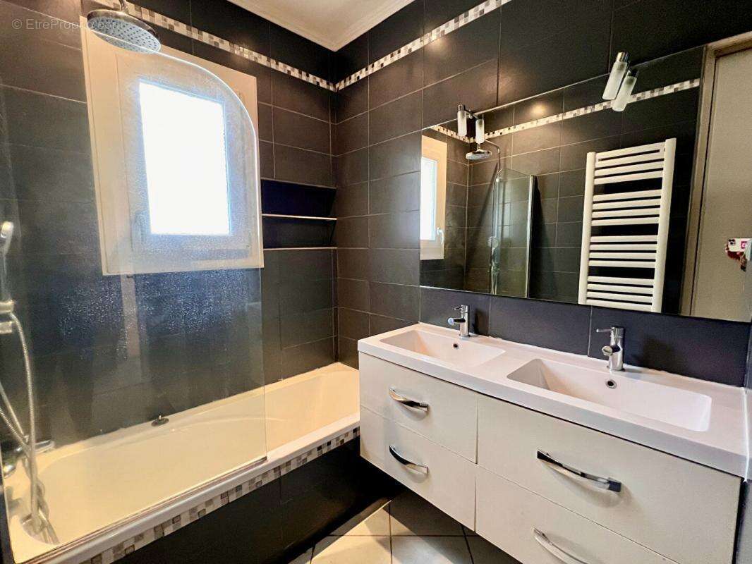 Maison à SAINT-HILAIRE-LA-GRAVELLE