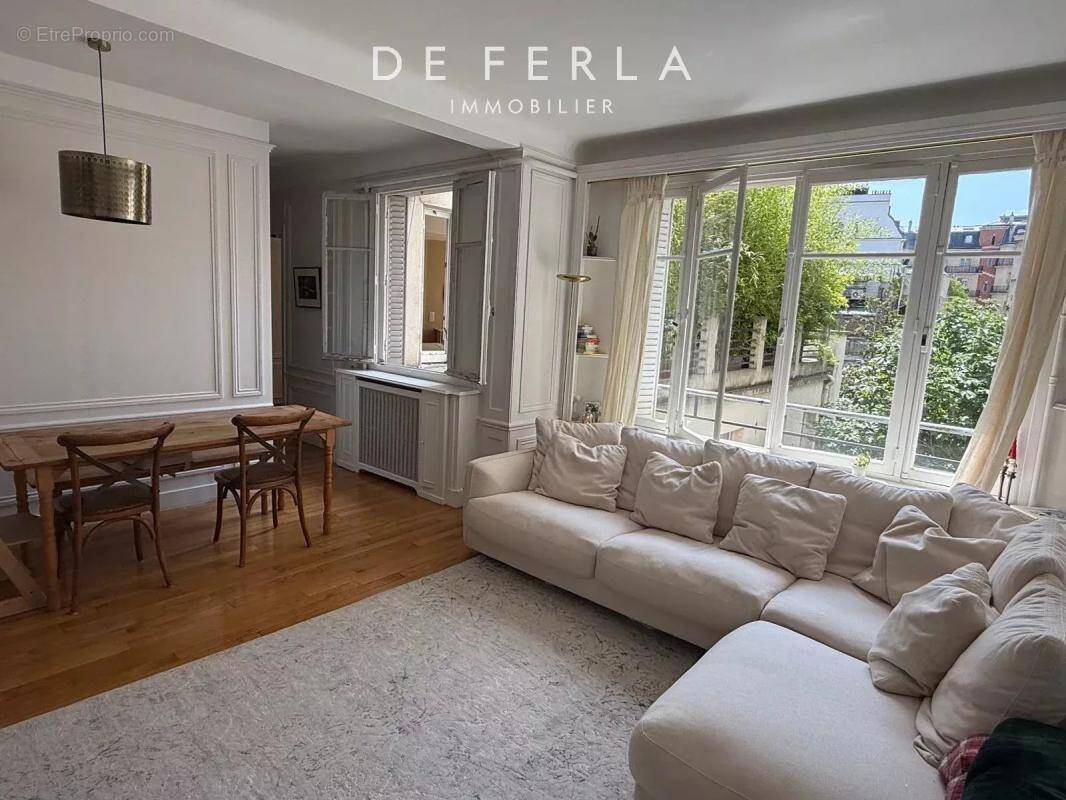 Appartement à PARIS-8E