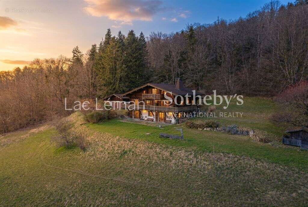 Chalet authentique avec vue panoramique – Propriété de 1,2 hectare - photo 2