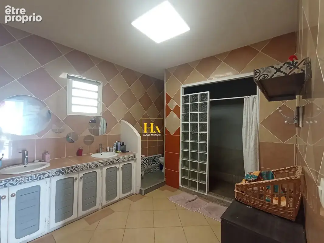 Grande maison familiale avec vue mer + logement indépendant . Fort potentiel locatif - photo 13