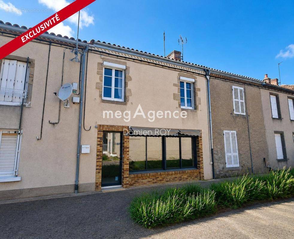 Maison à FAYE-L'ABBESSE