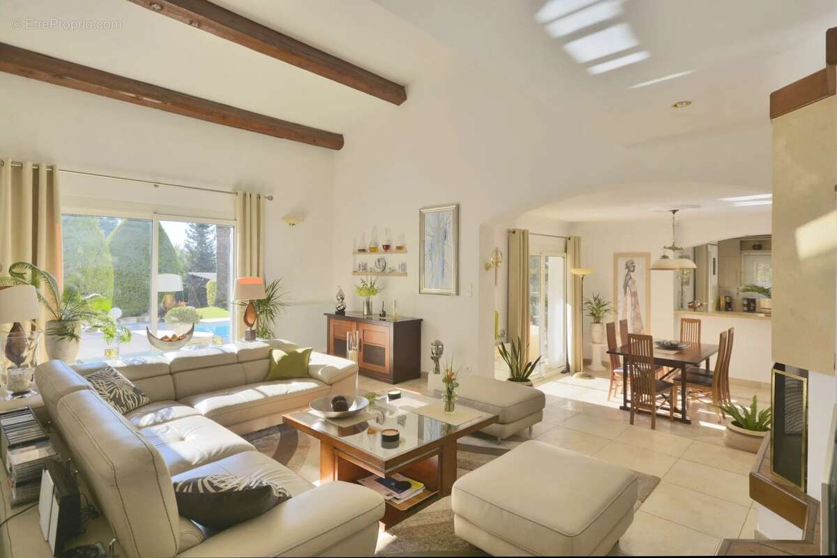 Maison à ROQUEFORT-LES-PINS