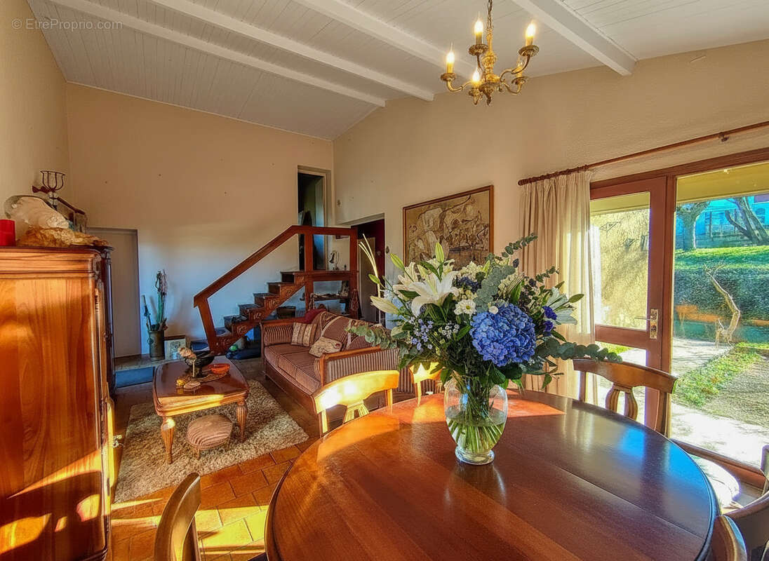 Maison à PUY-L&#039;EVEQUE