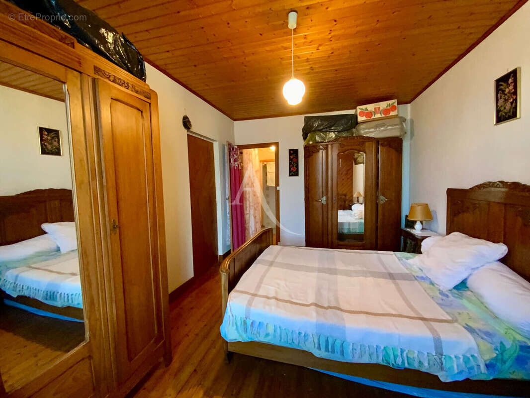 Maison à SAINT-GENIS-DE-SAINTONGE