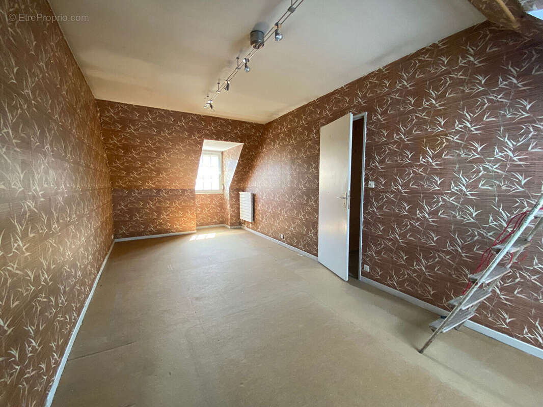 Maison à LES CLAYES-SOUS-BOIS