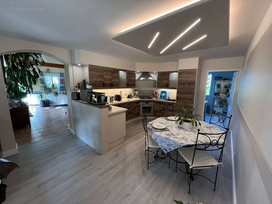 Maison à SAINT-DIDIER-SUR-BEAUJEU