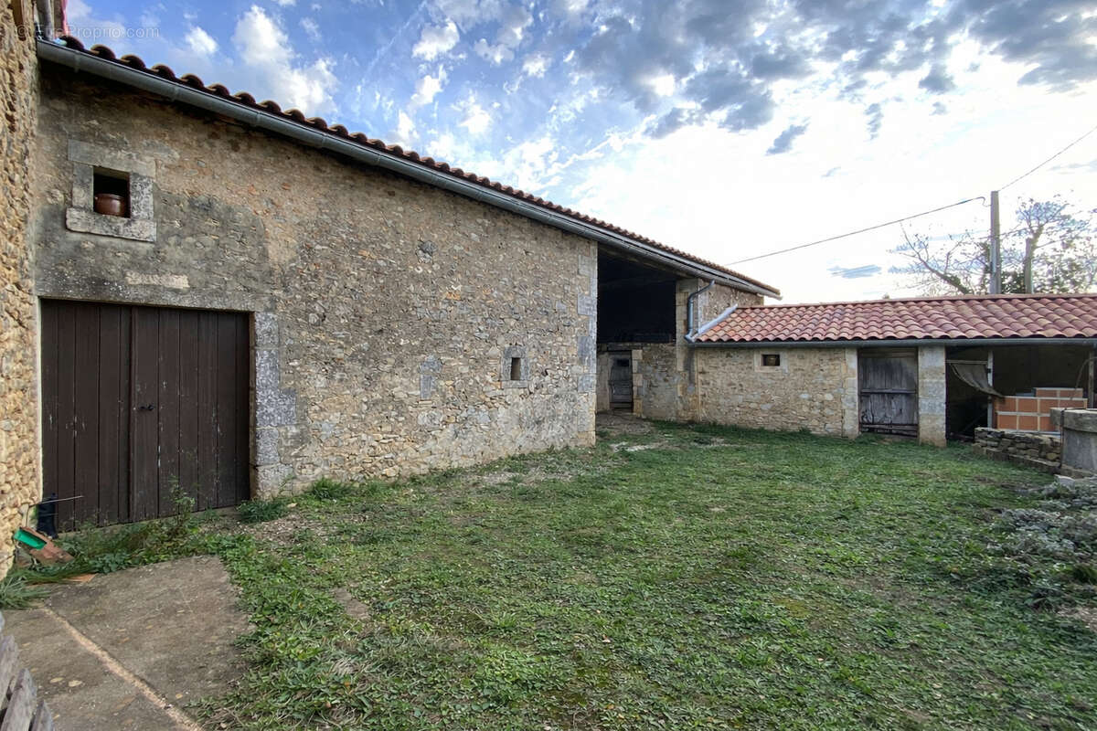 Maison à MARILLAC-LE-FRANC