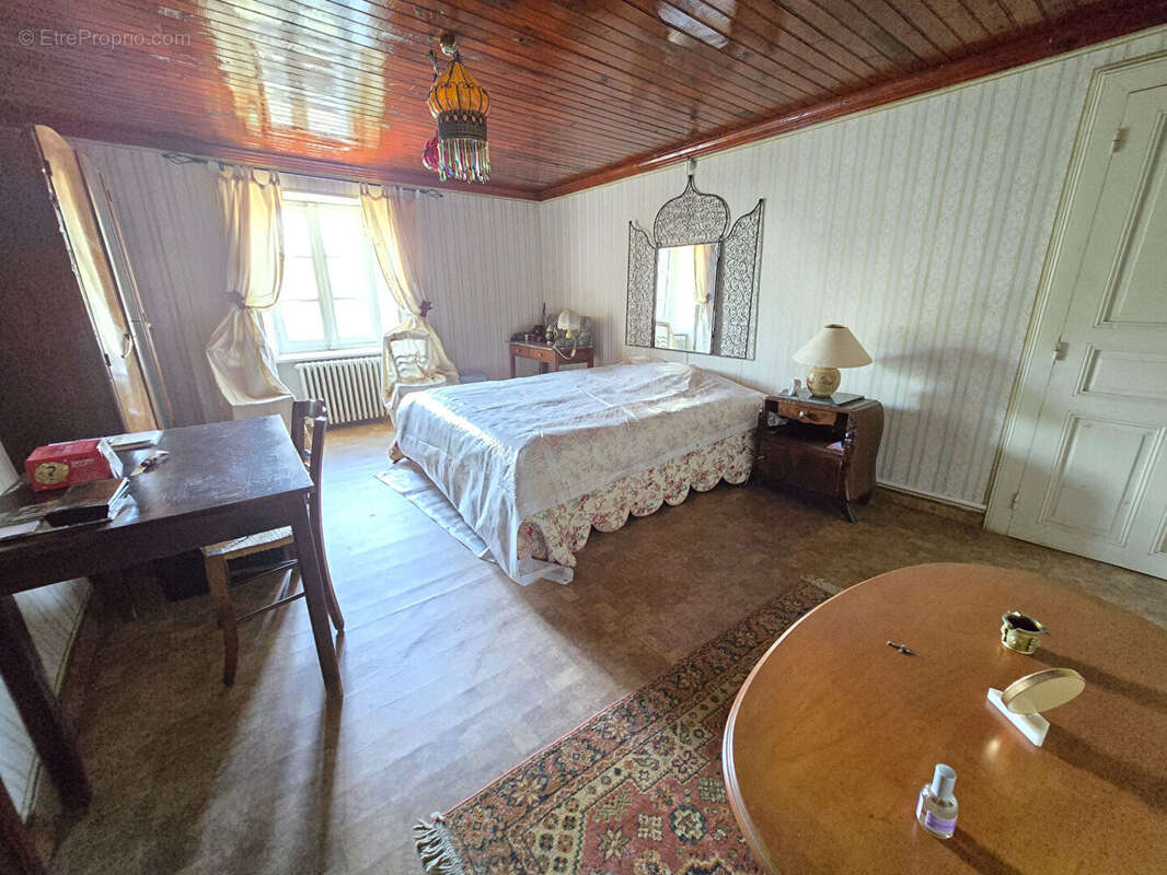 Corps de ferme avec maison, appartement et dépendances - Durenque - photo 13
