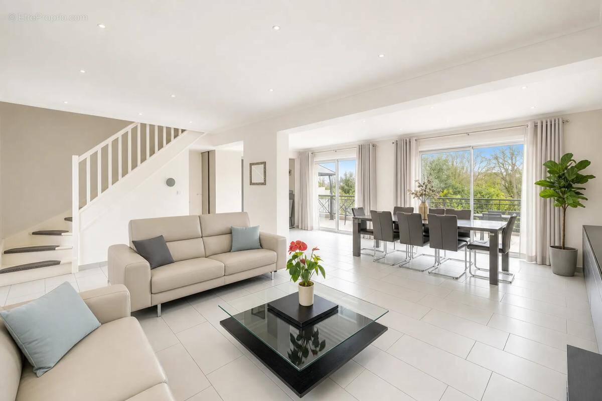 Maison à SARCELLES