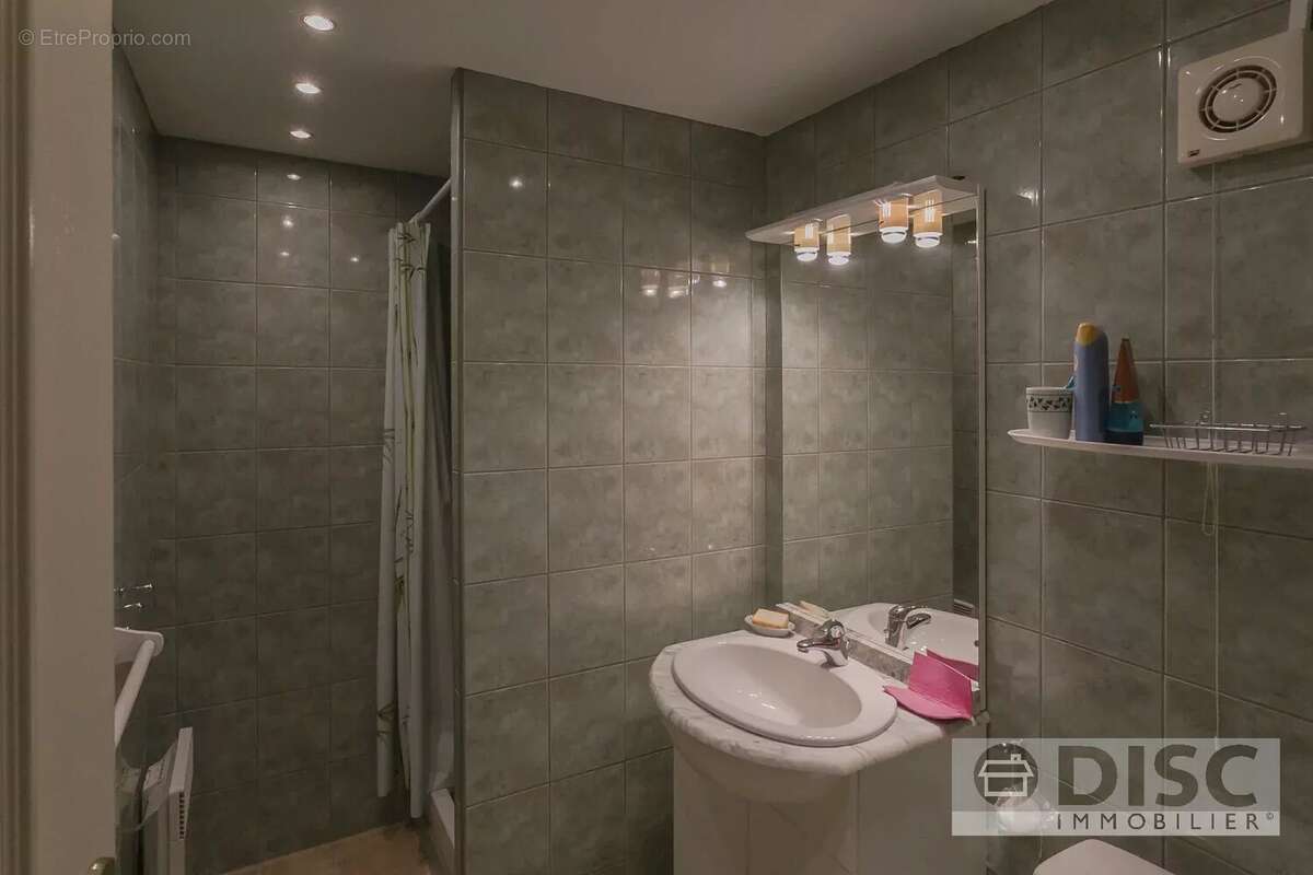 Maison de plain-pied avec grand jardin et garage. - photo 15