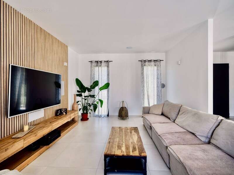 Maison à L&#039;ISLE-SUR-LA-SORGUE