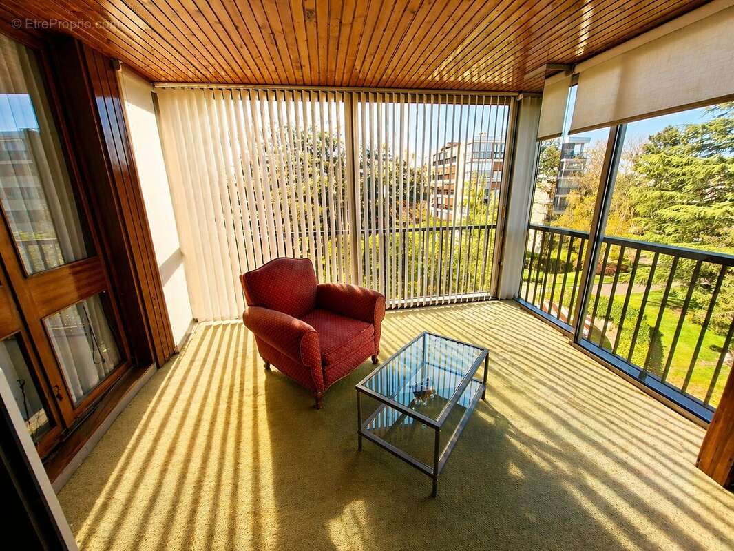 Appartement à FONTENAY-LE-FLEURY