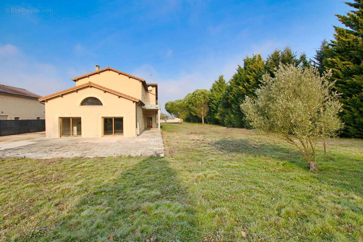 Maison à SAINT-PIERRE-DE-CHANDIEU