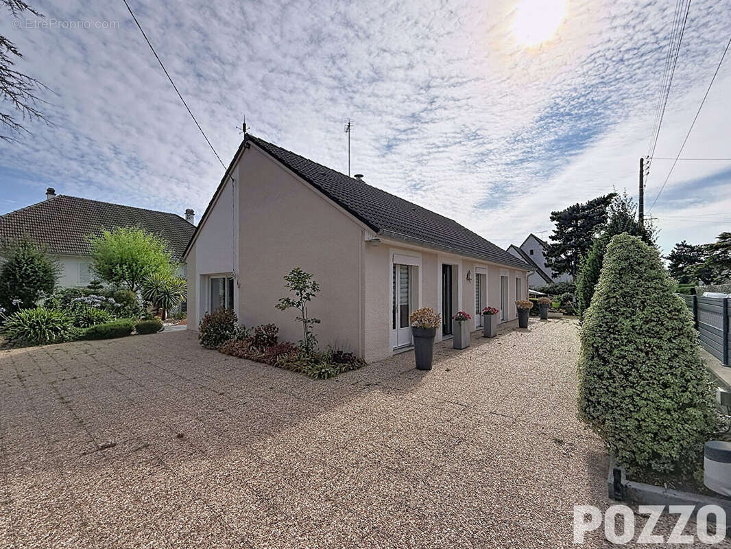 Maison Jullouville 4 pièce(s) 100 m2 300 m de la mer au calme - photo 7