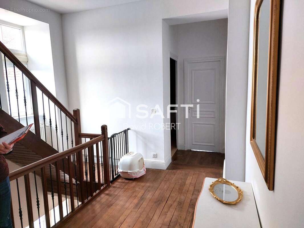 Maison 830 m² à Courcay  - photo 8