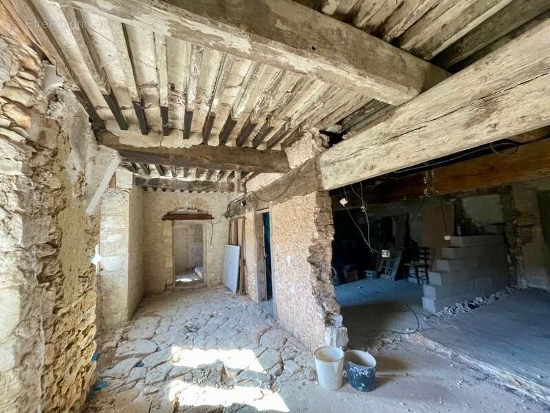 Maison à LAGARDE-D'APT