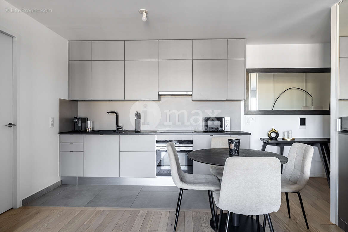 Appartement à COURBEVOIE