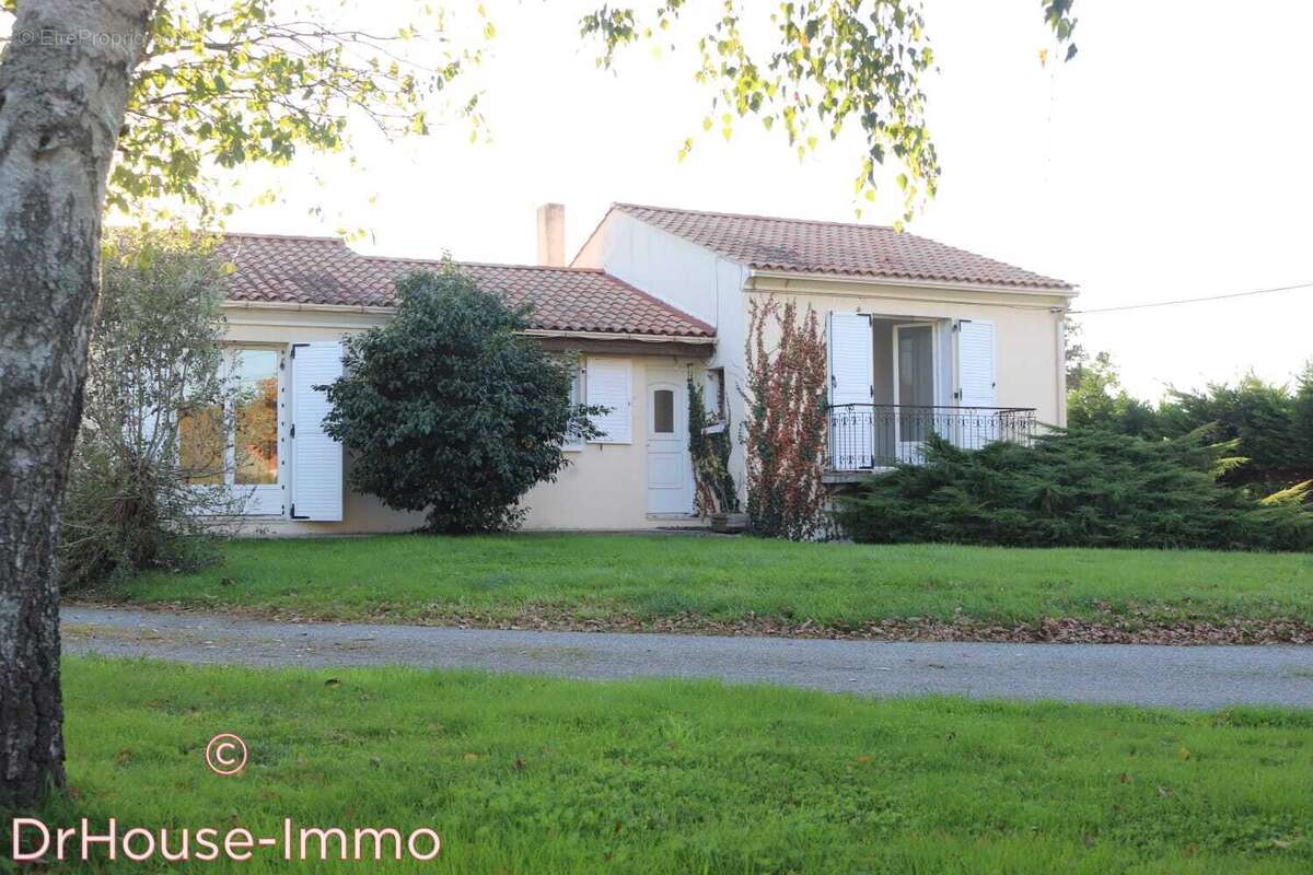 Maison à SAINT-ETIENNE-DE-MER-MORTE