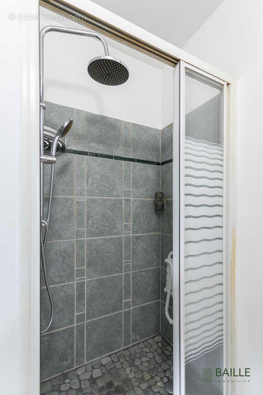 Appartement à MARSEILLE-4E