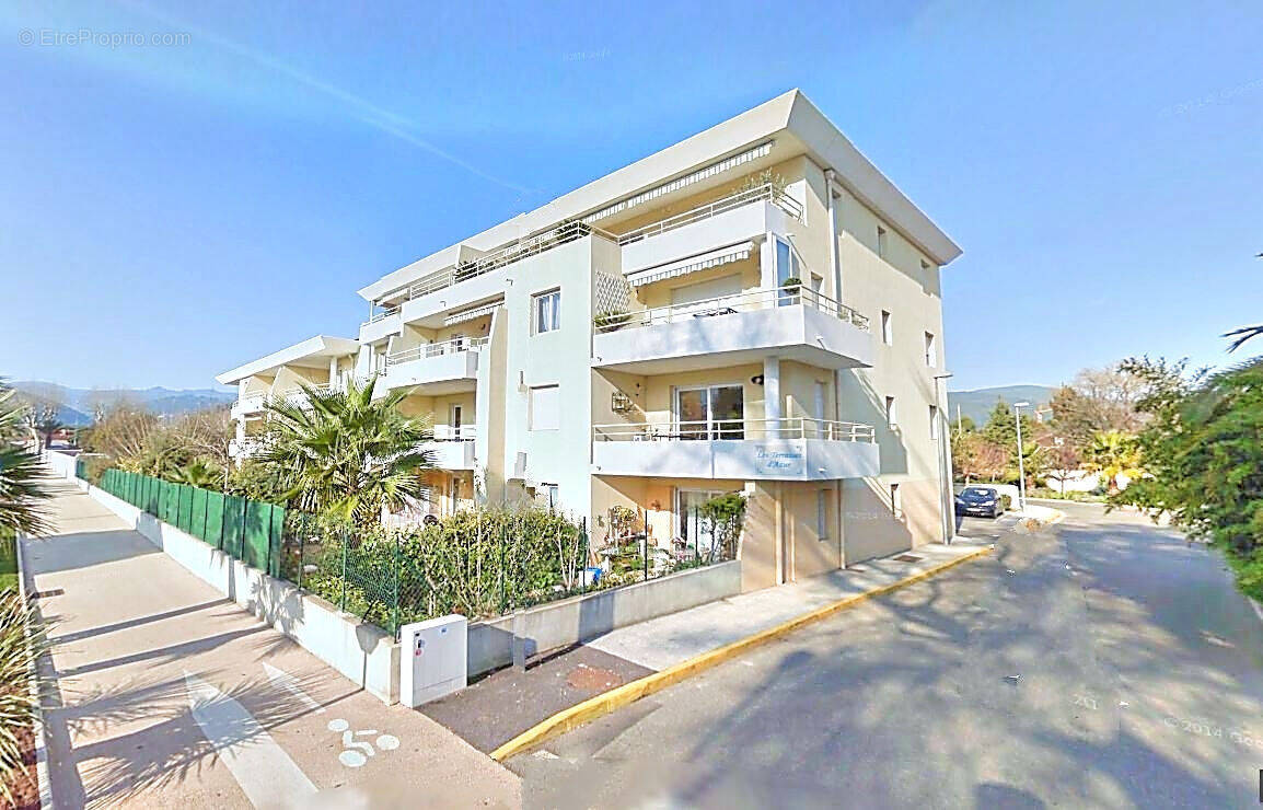 Appartement à SOLLIES-PONT