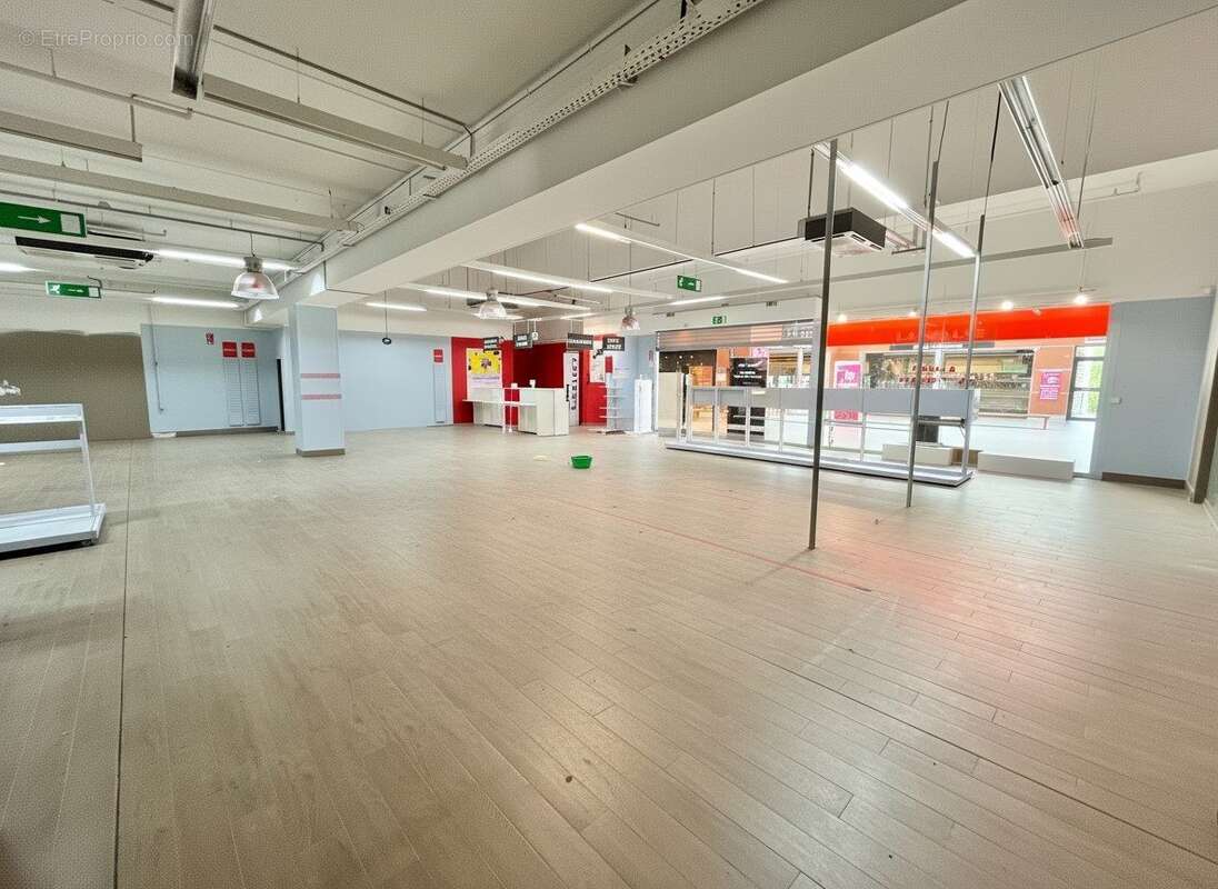 Commerce 560 m² à Mende  - photo 3