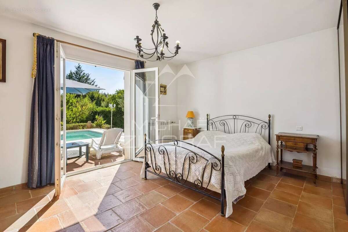 Maison à SAINT-CEZAIRE-SUR-SIAGNE