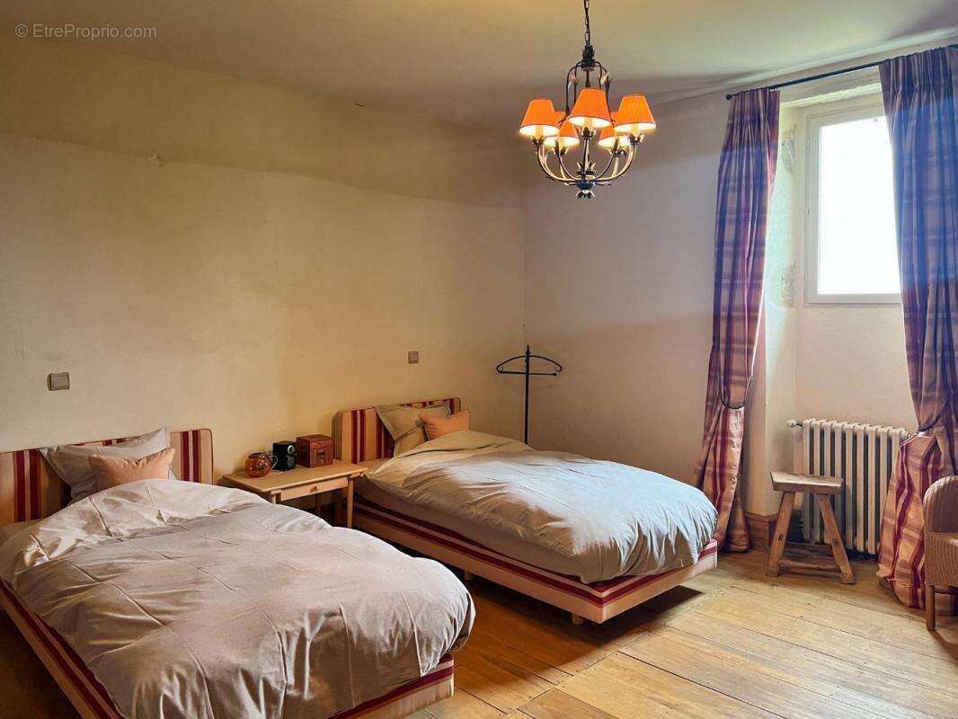 Maison à VIC-FEZENSAC